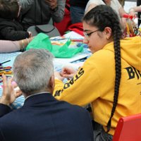 Sadiq Khan talks to patient Payvin at crafts table