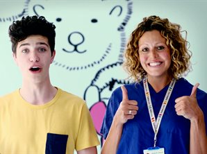 The film narrator standing next to an anaesthetist