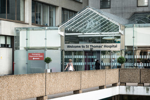 The entrance of St Thomas Hospital which leads to Evelina London hospital.
